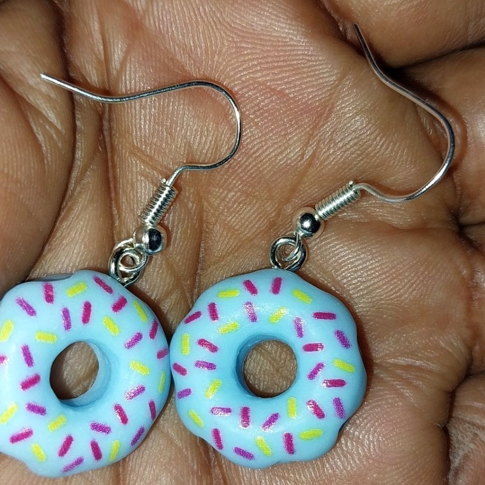 Hand crafted doughnut dangle earrings - Picture 4 of 6